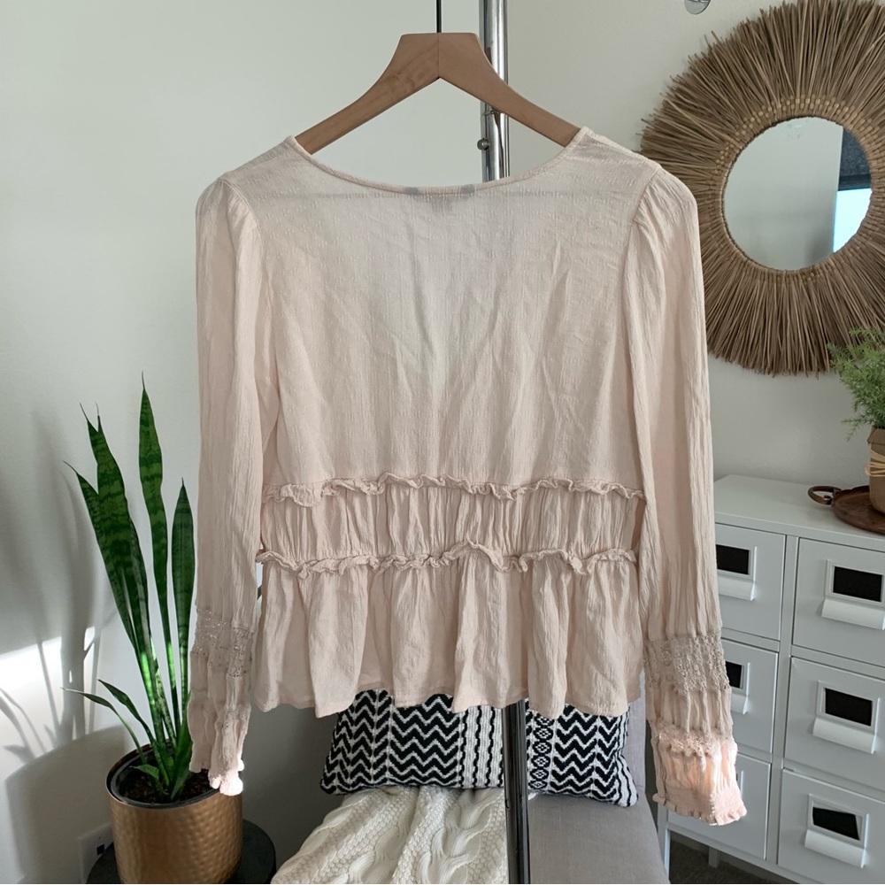 ๐ชด$5/25๐ชด American Eagle Blush Pink Lace V-Neck Peplum Blouse Top Small - Picture 9 of 15